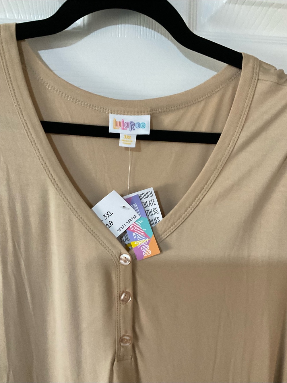 NWT LuLaRoe 3X Beige Bailey Short Sleeve Henley Top - Picture 3 of 5